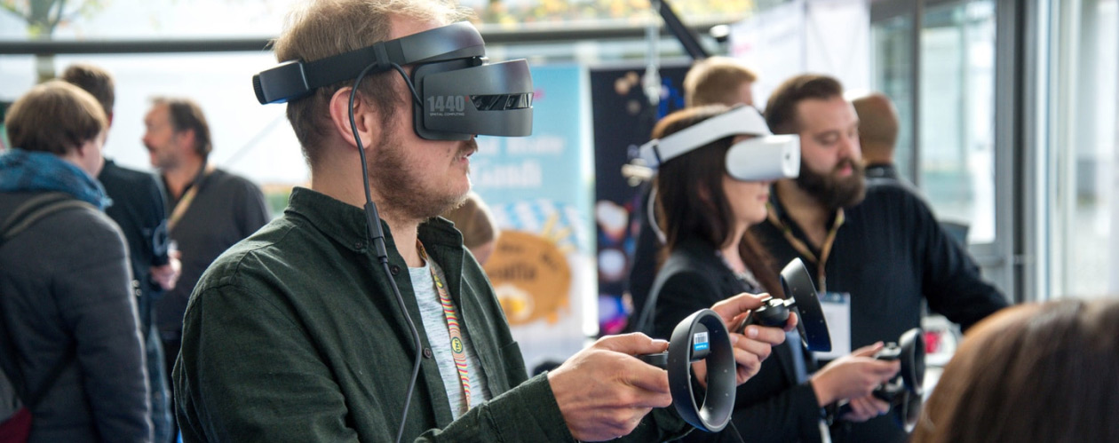 image of Image : Person wearing VR Smartphone headset inside room (https://unsplash.com/photos/NN9HQkDgguc)